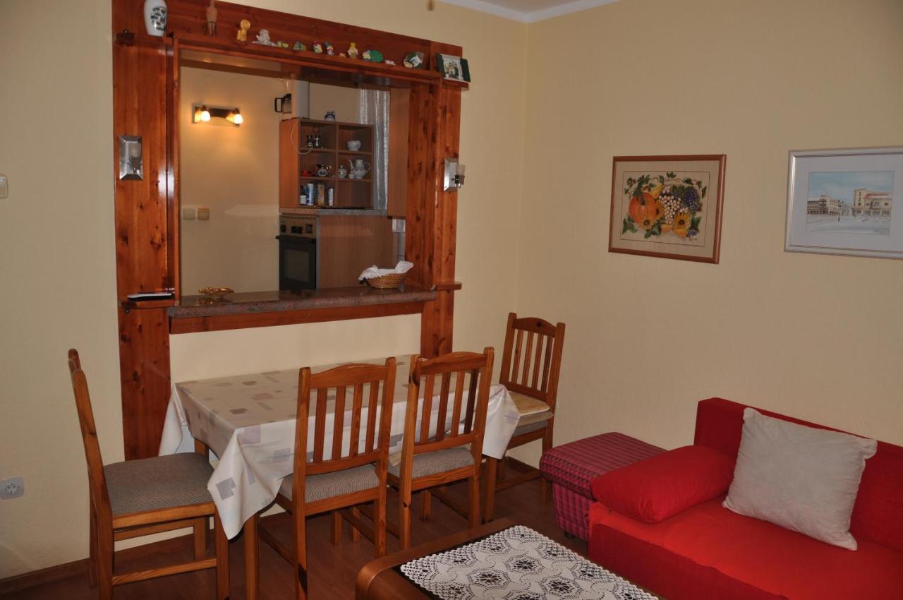 Apartmani Karla Klenovica Exteriör bild