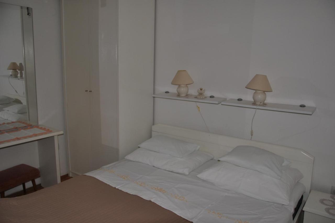 Apartmani Karla Klenovica Exteriör bild
