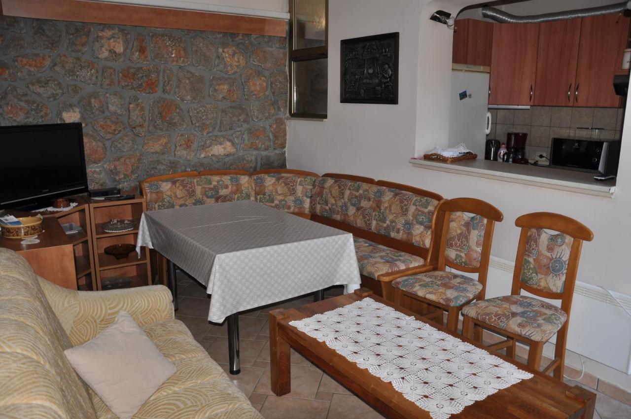 Apartmani Karla Klenovica Exteriör bild
