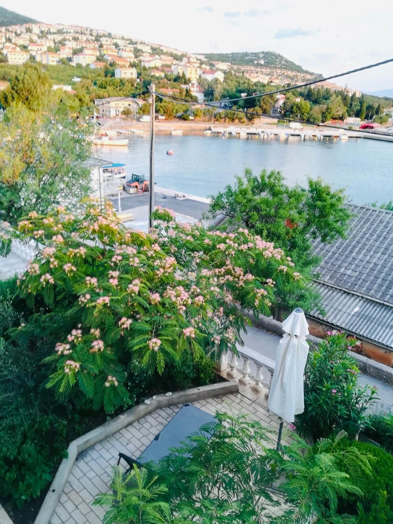 Apartmani Karla Klenovica Exteriör bild